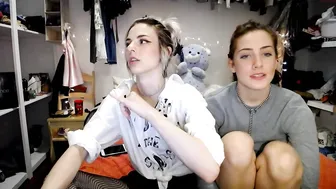 glitterglock big tit babe pulls clit