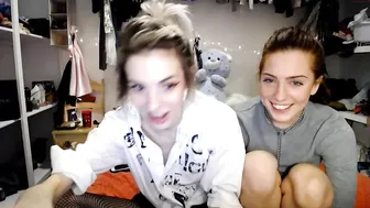 glitterglock big tit babe pulls clit