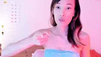 kemii cute slut jerks her pussy on people