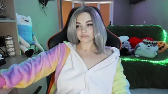 sexyalice1997 gorgeous bitch chatting in fries