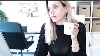 tiffany925 vicious bitch tightly stretches her pussy