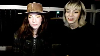 glitterglock Busty queen