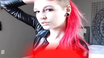 mohawk molly luxurious slut fingering cunt