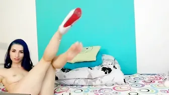 leiwarain gorgeous babe dancing striptease