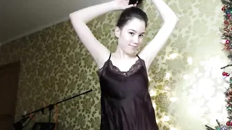 lilamytee beauty in stockings gently pulls pussy