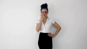 leiwarain fucks herself in the pussy with a toy