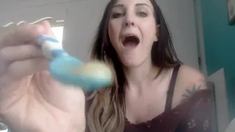 kelly payne thick slut caresses  tits