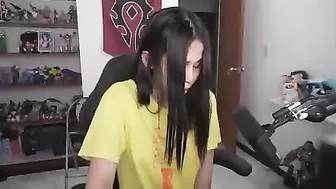 laura cornett busty mare is hammering her anus