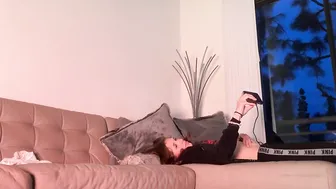 francisco gorgeous chick fucks pussy with phallus