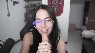 laura cornett cute slut fucks vaginal opening