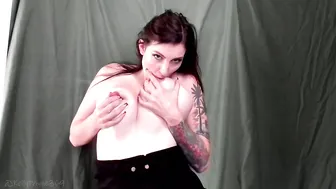 kelly payne spicy chick gently pulls pussy