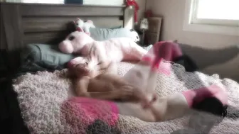 jilliandrake seductive babe masturbates shaved cunt