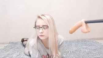 fleamx tasty babe fucks her anus