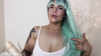 frankieandlucyx black-haired beauty fucks juicy crevices