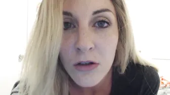 kelly payne cute bitch massaging pussy