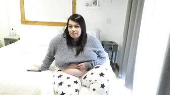 chloe bbw slutty slut masturbates shaved pussy