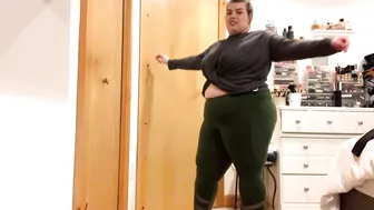 chloe bbw cool slut on the chair