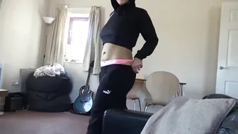 frankieandlucyx shy babe shows her natural tits