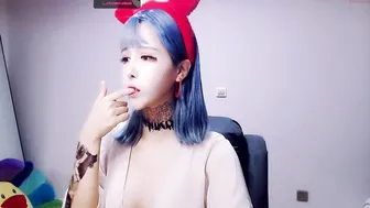 cute_dami cute slut jumps on a dildo