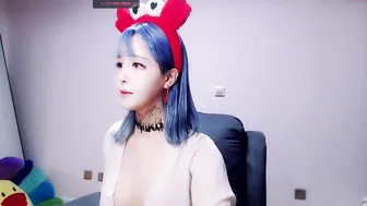 cute_dami cute slut jumps on a dildo