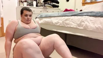 chloe bbw Curly chick