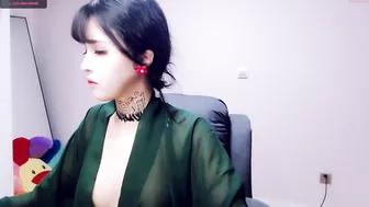 cute_dami mom with huge tits