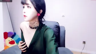 cute_dami mom with huge tits