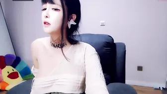 cute_dami the shrewd slut masturbates pussy with a phallus