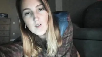 ameli_xs modest slut tells interesting stories on camera