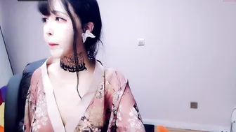 cute_dami busty lady posing in fr