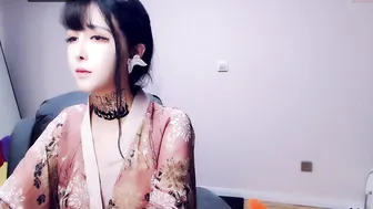 cute_dami busty lady posing in fr