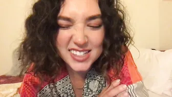 dirty_baby_rica juicy bitch caresses the clitoris