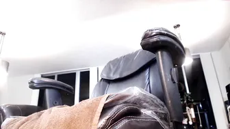alicelighthouse loves jerking off and catches the buzz from the process