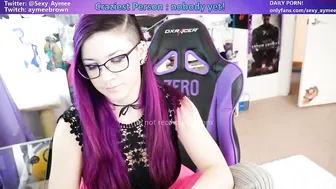 sexy_aymee expressive swell performs crazy dance