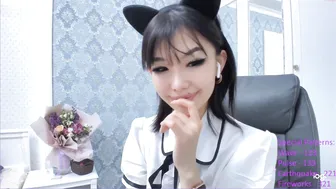 lindamei dark haired babe fucks pussy