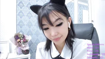 lindamei dark haired babe fucks pussy
