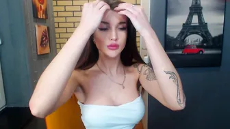 marti_lovely shy chick poses naked