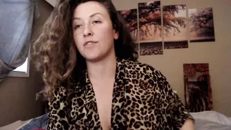 roxyrolla charming babe masturbates shaved vagina