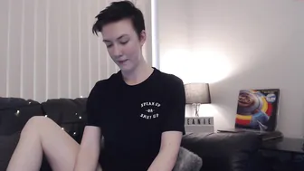 sex_bean shy bitch masturbates recklessly pussy