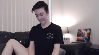 sex_bean shy bitch masturbates recklessly pussy