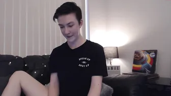 sex_bean shy bitch masturbates recklessly pussy