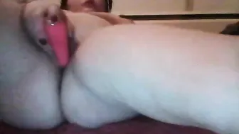 tworedheadsxo vicious lady pulls clit
