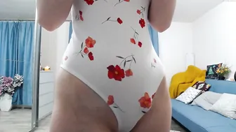 little_mystery pretty model fucks pussy