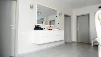 katie_sweet charming confused handjob both crevices