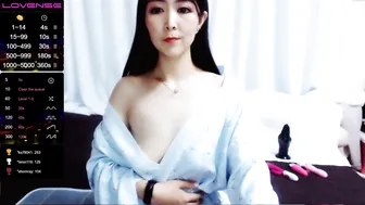 moli666 the charming slut fucks her pussy with a phallus