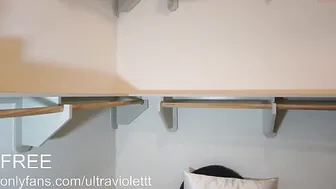 uv_ crazy woman fucks pussy with phallus