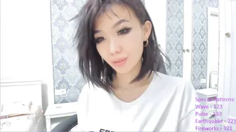 lindamei big tit babe bares sexy body
