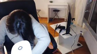 justalinusha crazy chick caresses natural tits