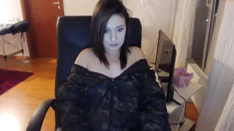 justalinusha black haired babe puts big tits