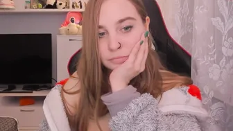 sweetmila1 masturbates his swollen clit